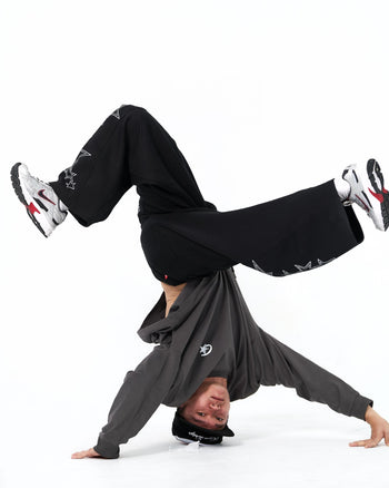 " MADE 𝗚𝘂𝗯𝗮𝗻 " 功能性星星 小Logo 星星長袖上衣