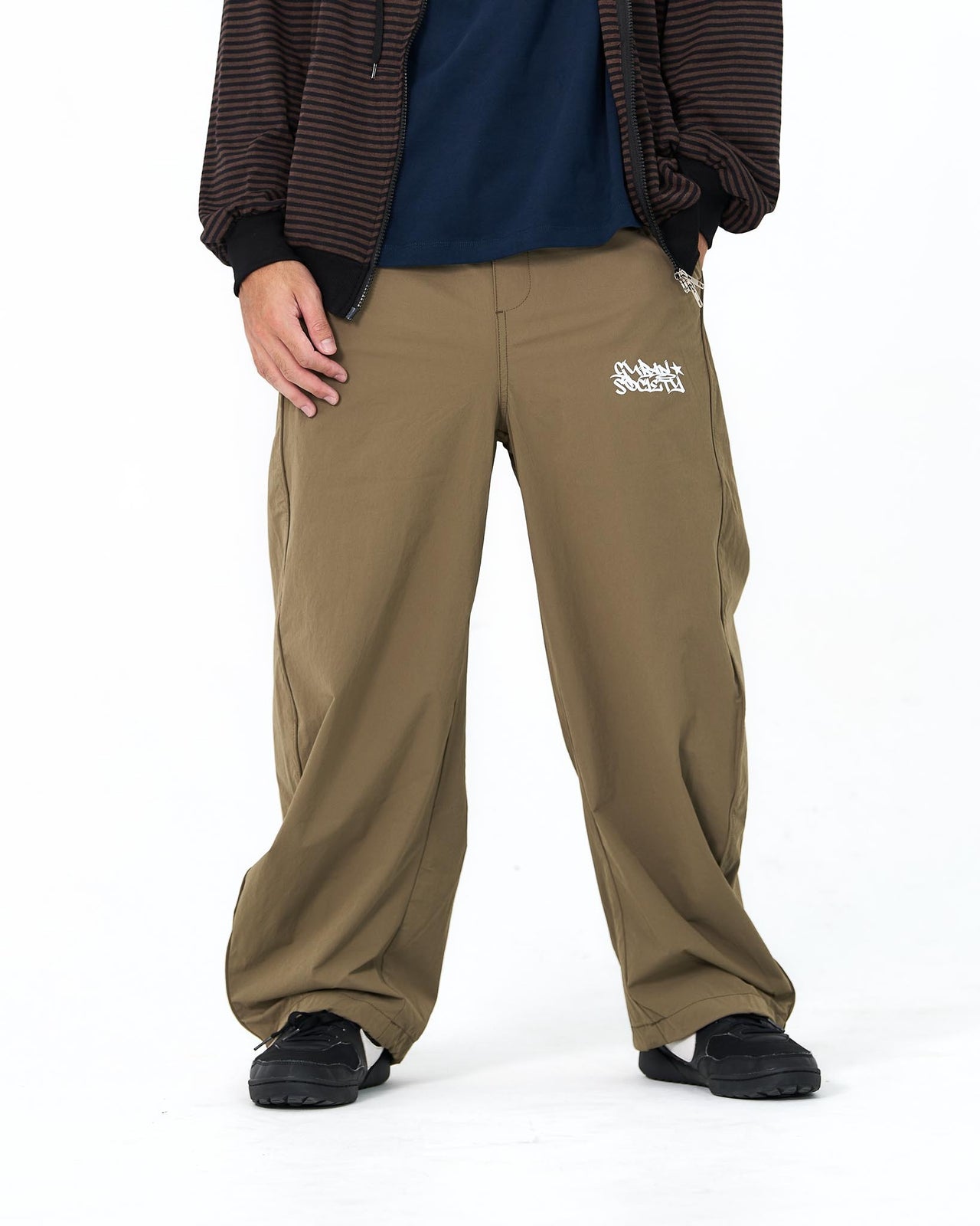 “MADE 𝗚𝘂𝗯𝗮𝗻 " 速乾 彎刀 闊腿 街頭 街舞 休閒 運動褲