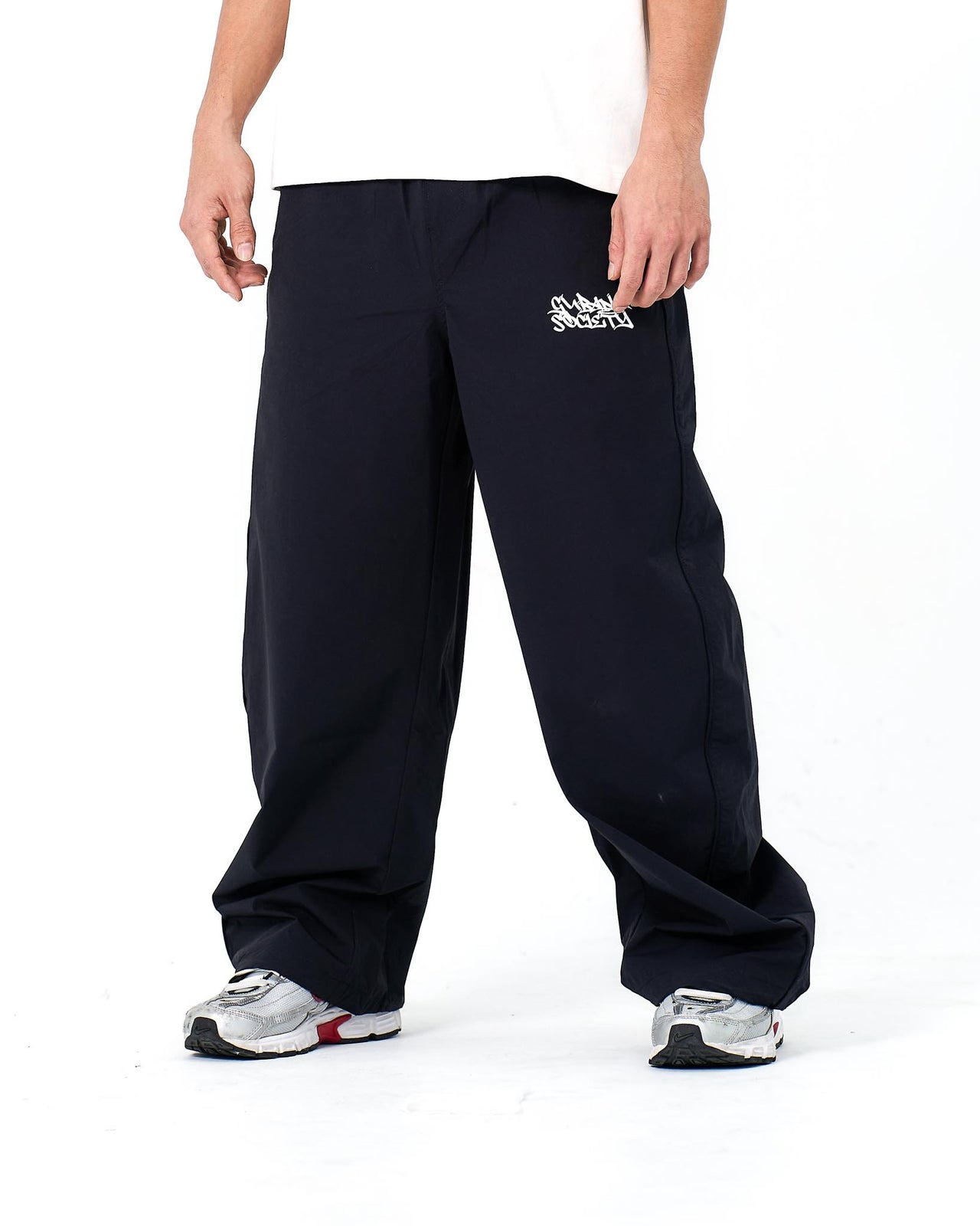 “MADE 𝗚𝘂𝗯𝗮𝗻 " 速乾 彎刀 闊腿 街頭 街舞 休閒 運動褲