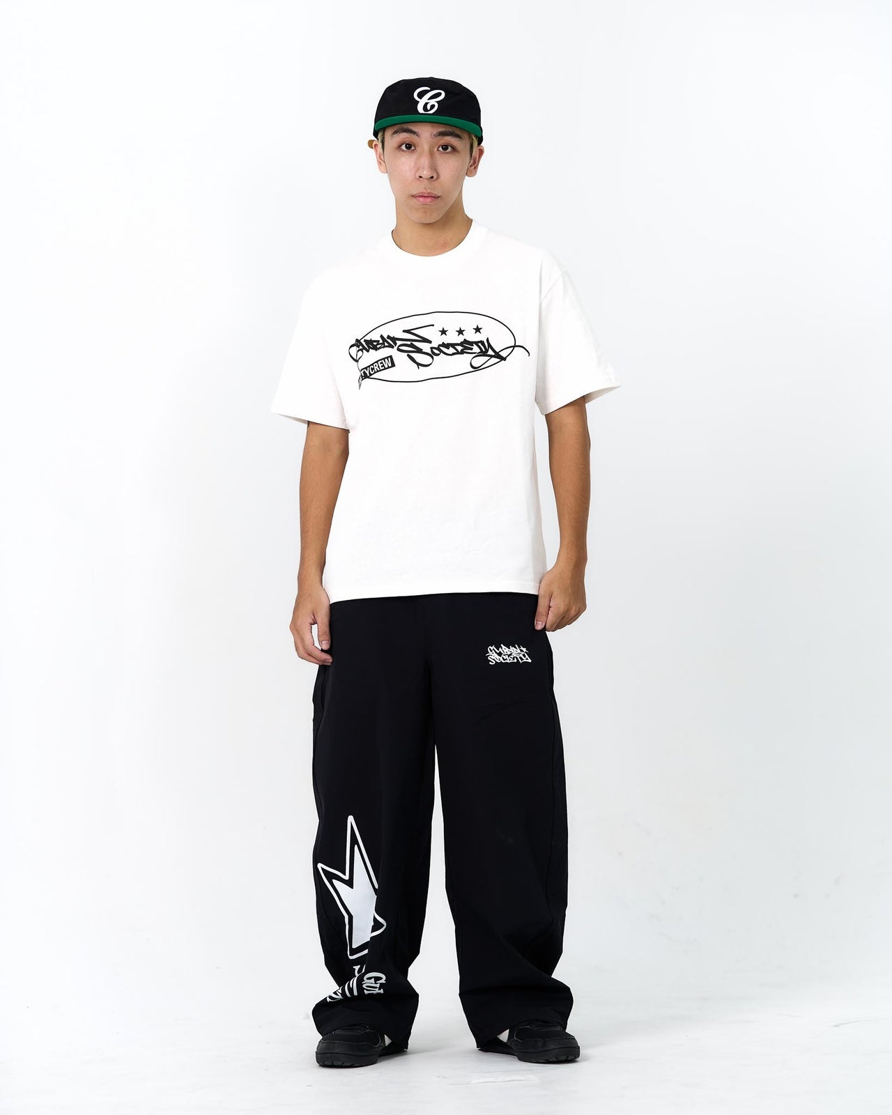 " MADE 𝗚𝘂𝗯𝗮𝗻 " 塗鴉 原創 街頭 派對班底 短袖上衣