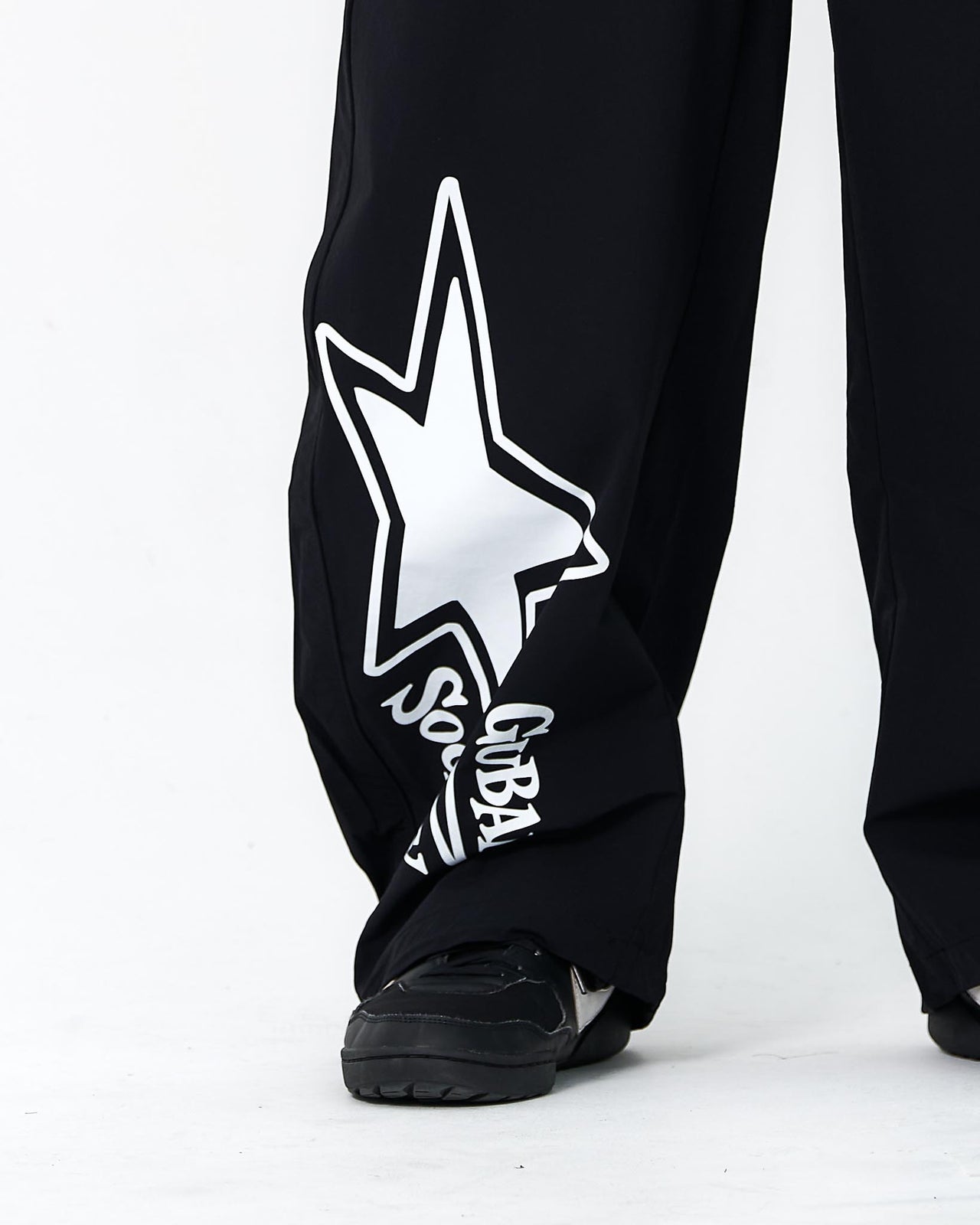 “MADE 𝗚𝘂𝗯𝗮𝗻 " 速乾 街頭 星星 彎刀 休閒 運動長褲