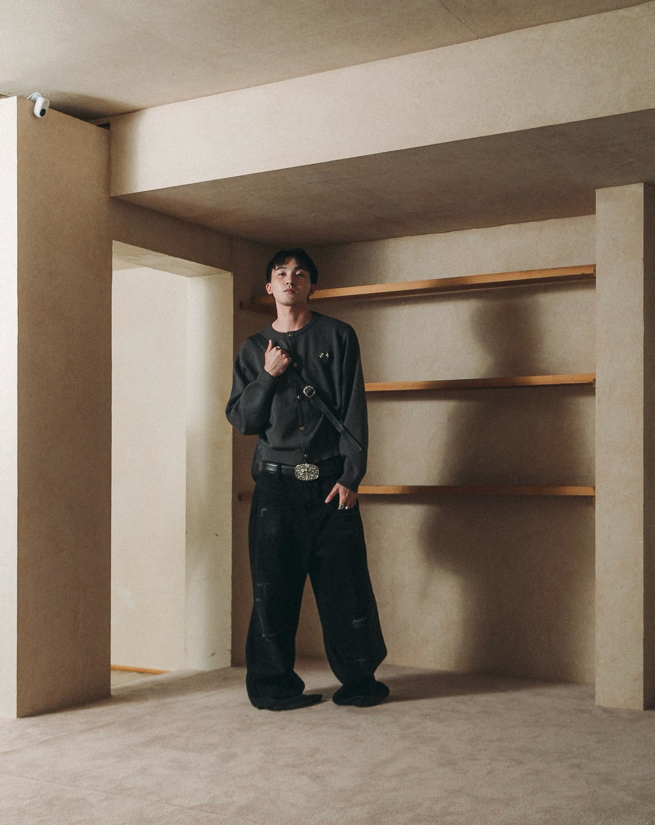 E’TREALOUEST - 25SS 黑色水洗破壞反面牛仔褲