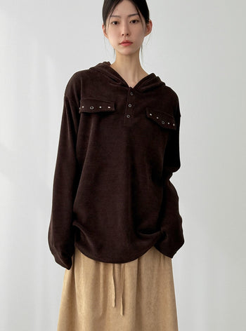 天鵝絨假口袋鈕扣連帽衫