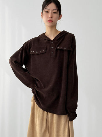 天鵝絨假口袋鈕扣連帽衫