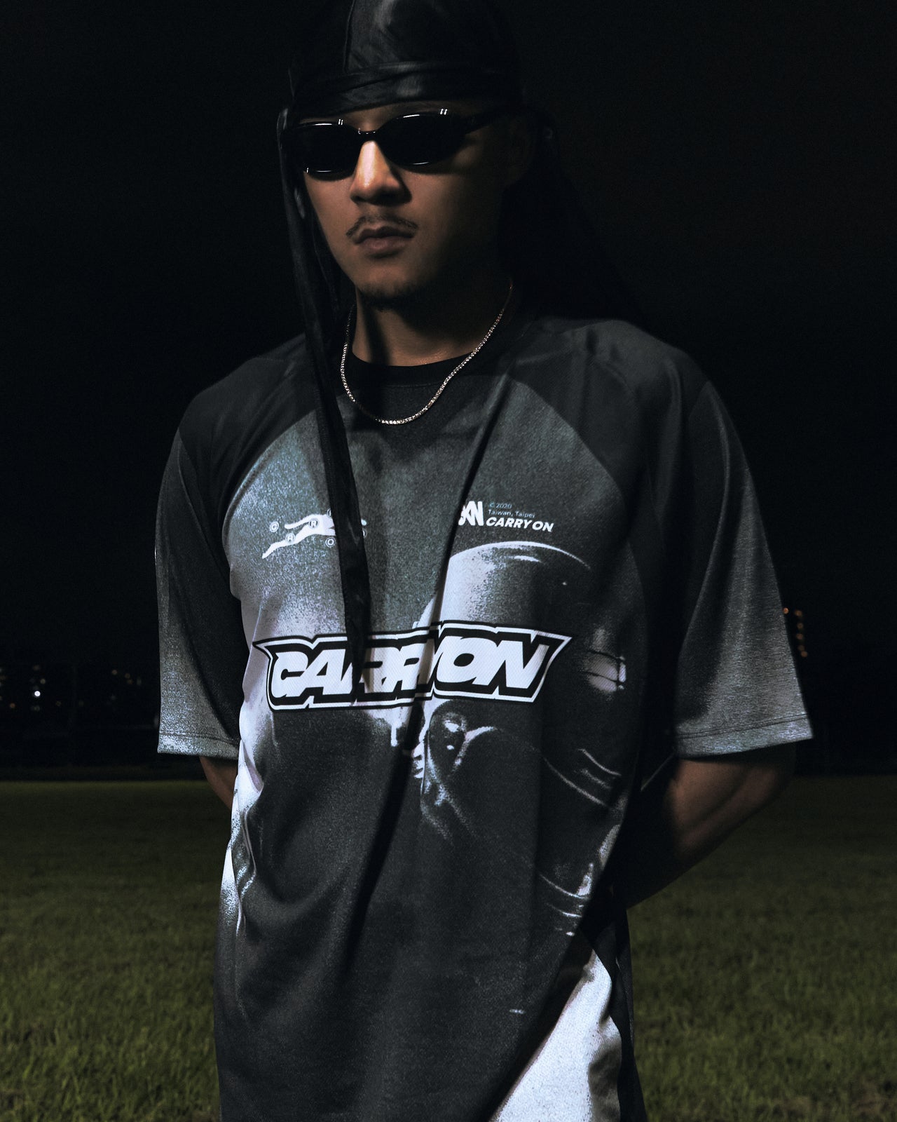 CARRYON 26SS Gridiron Graphic Raglan Jersey 橄欖員球衣 黑色 T-C1070