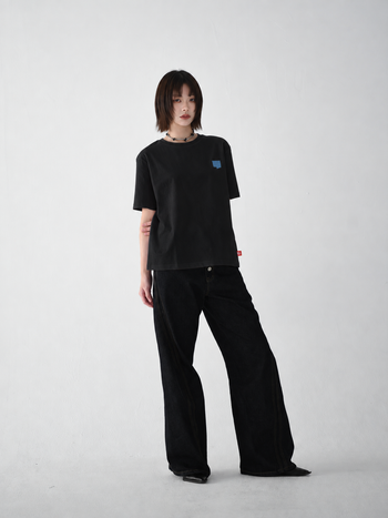 “MADE 𝗚𝘂𝗯𝗮𝗻 " 貓咪 CAT STAMP TEE GB-004