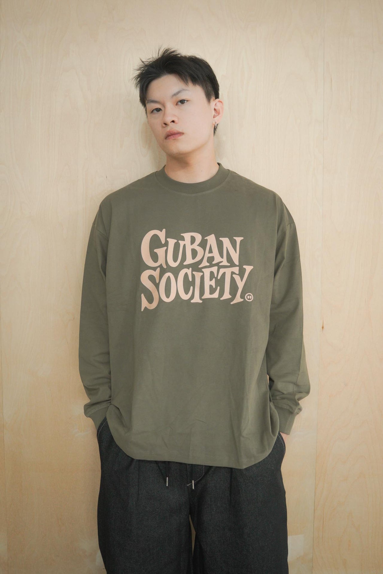 大LOGO休閒素色長袖上衣