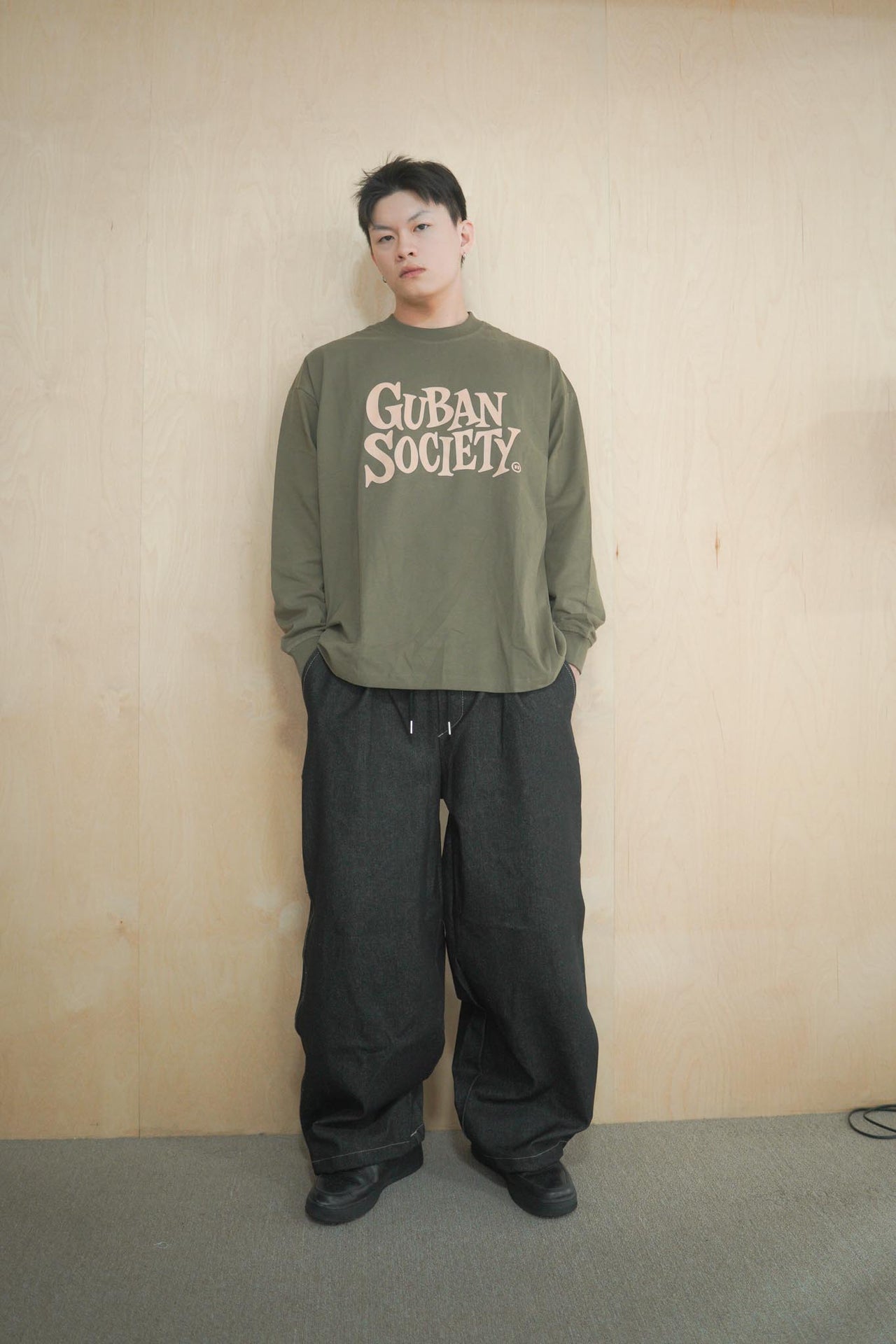 大LOGO休閒素色長袖上衣