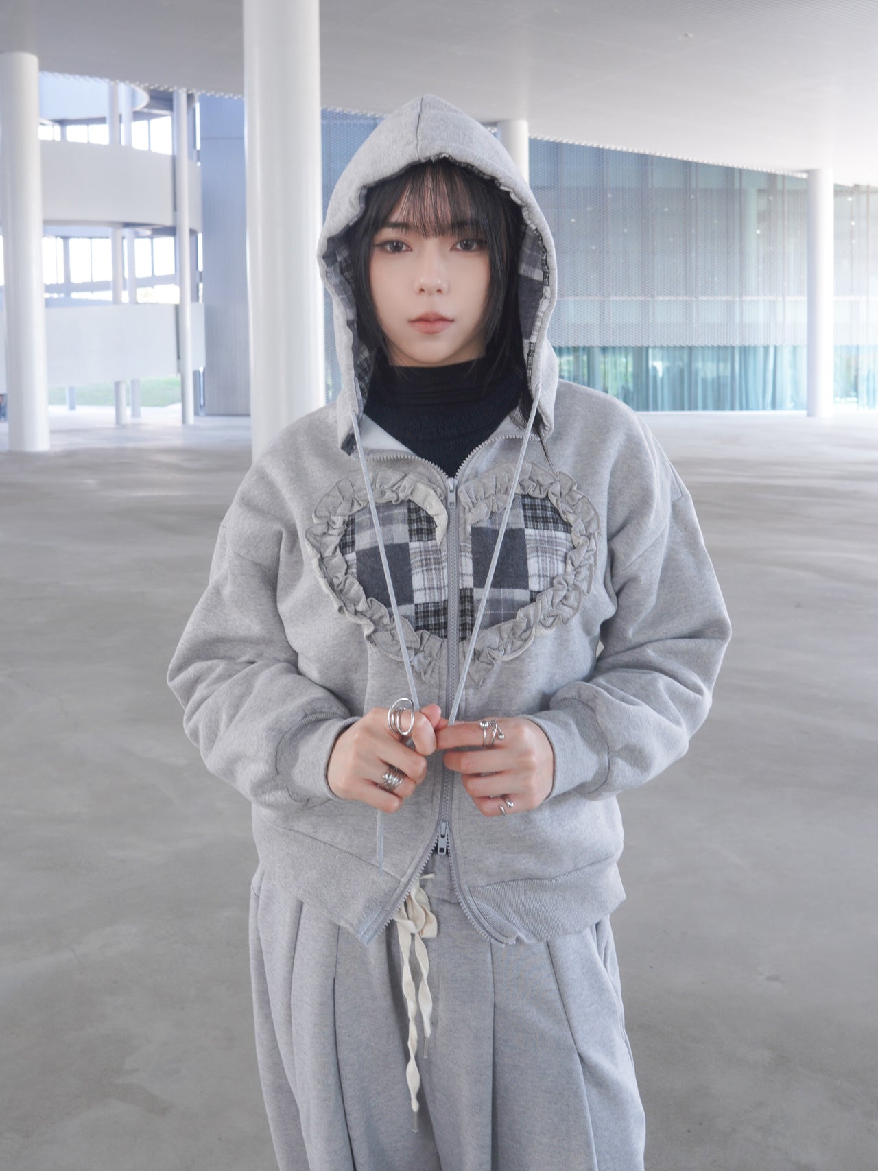 J-H92 韓國立體抽繩愛心貼布連帽外套