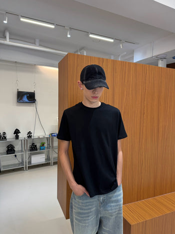 “MADE 𝗚𝘂𝗯𝗮𝗻 " CLEAN FIT BASIC TEE  (黑色) GB-001