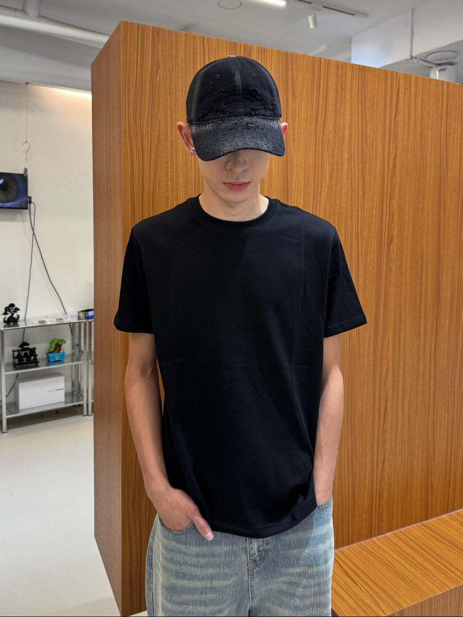 “MADE 𝗚𝘂𝗯𝗮𝗻 " CLEAN FIT BASIC TEE  (黑色) GB-001