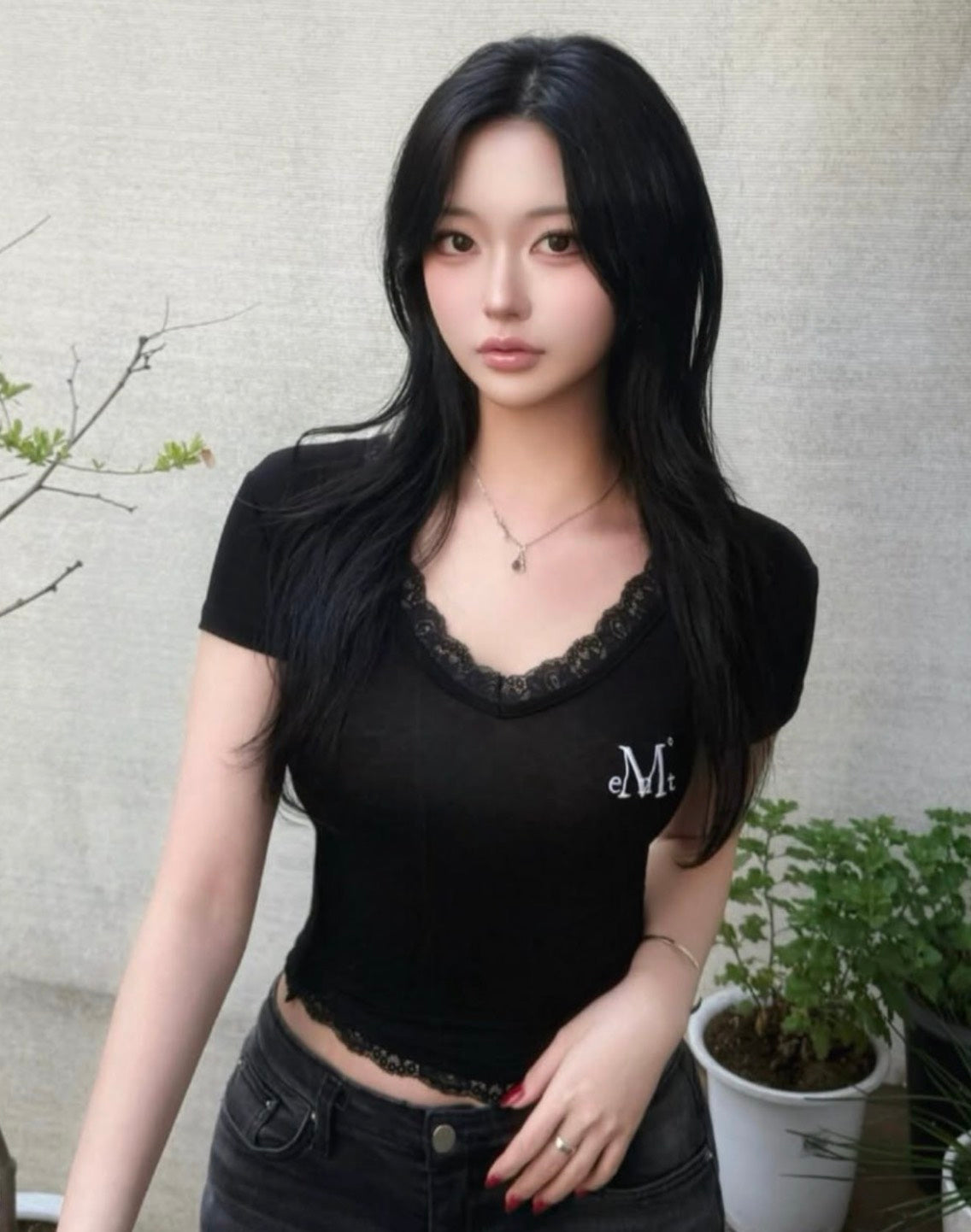 MUCENT - ESUNNIOR LACE V-NECK HALF T 蕾絲V領上衣[黑色] T-E1012