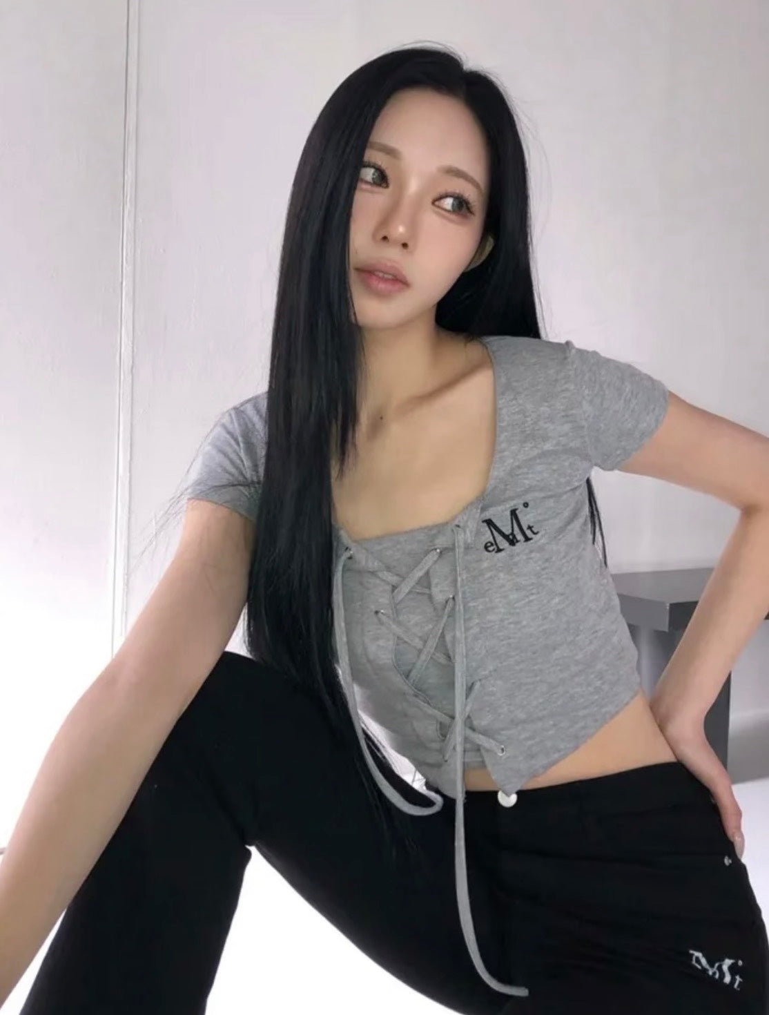 MUCENT -LUKE EYELET LACE-UP CORSET HALF T 綁帶上衣 [灰色] T-E1013