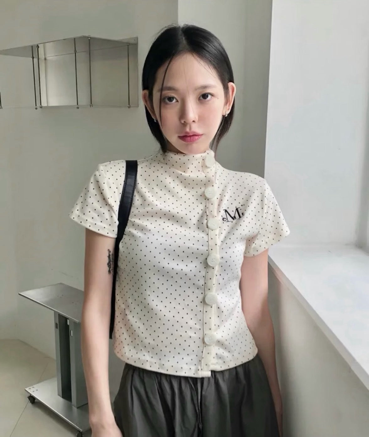 MUCENT - MINUIT BUTTON MINI DOT HALF CARDIGAN  [米白] 點點高領上衣 T-E1014