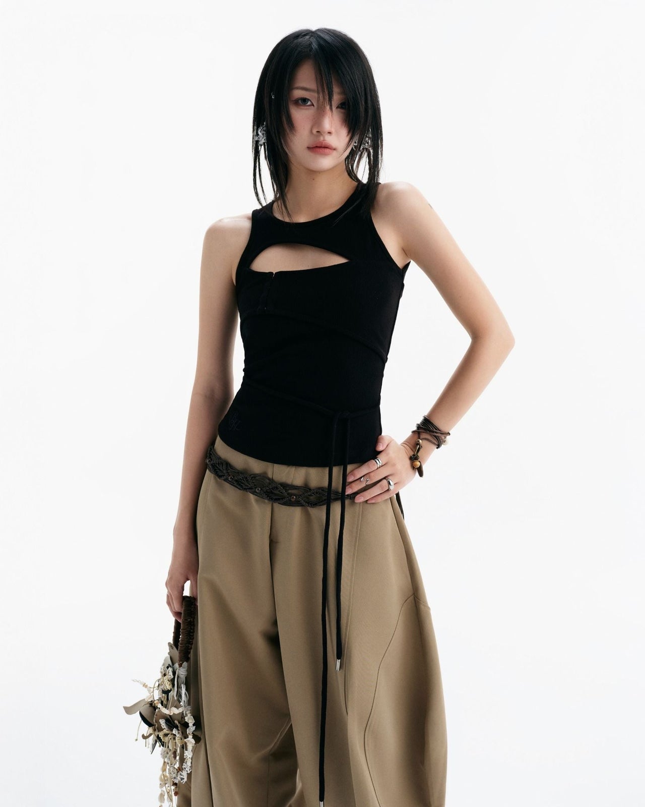 BUNNYHILL -T-B177 CONRAD SLEEVELESS TOP 鏤空背心 (黑色)