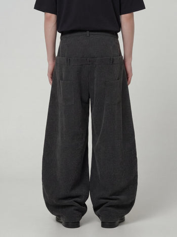 【GUBAN】P-D124 燈芯絨皺摺廓形彎刀長褲