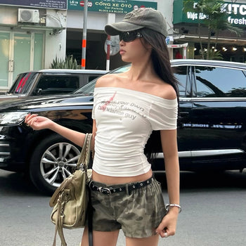 TWENTI 一字領露肩修身 Baby Tee 上衣 T-T1077